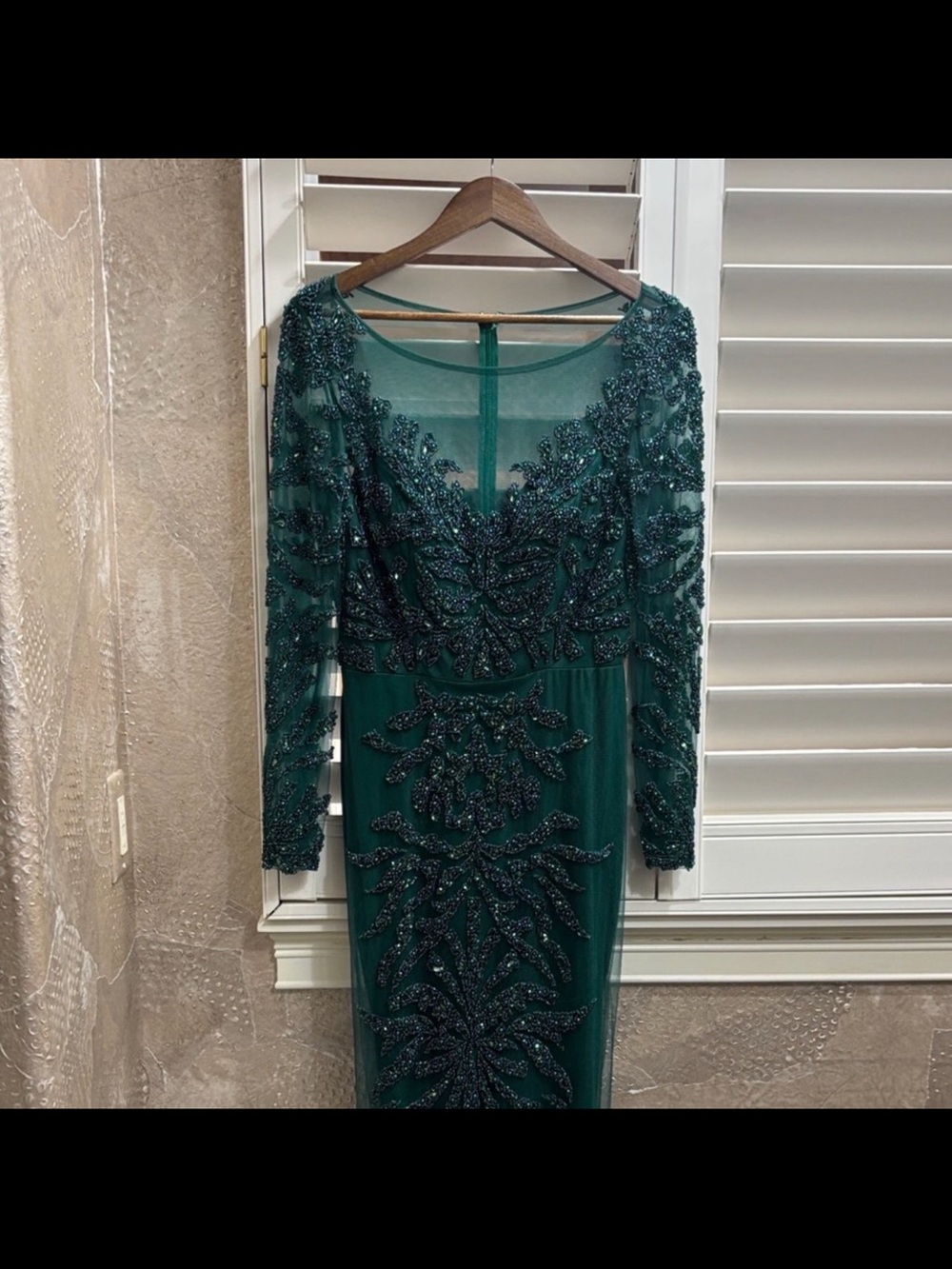 Elegant Beaded Green Long-Sleeve Evening Dress